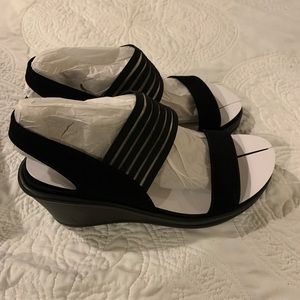New Skechers Wedges